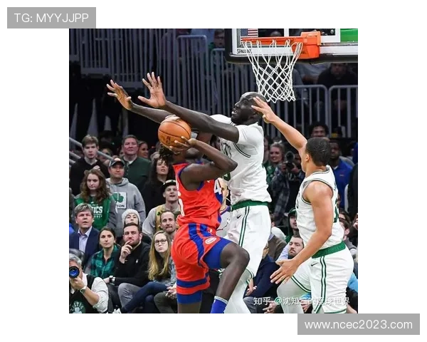 保罗·皮尔斯关键时刻单打效率提升引领球队攻防转换表现